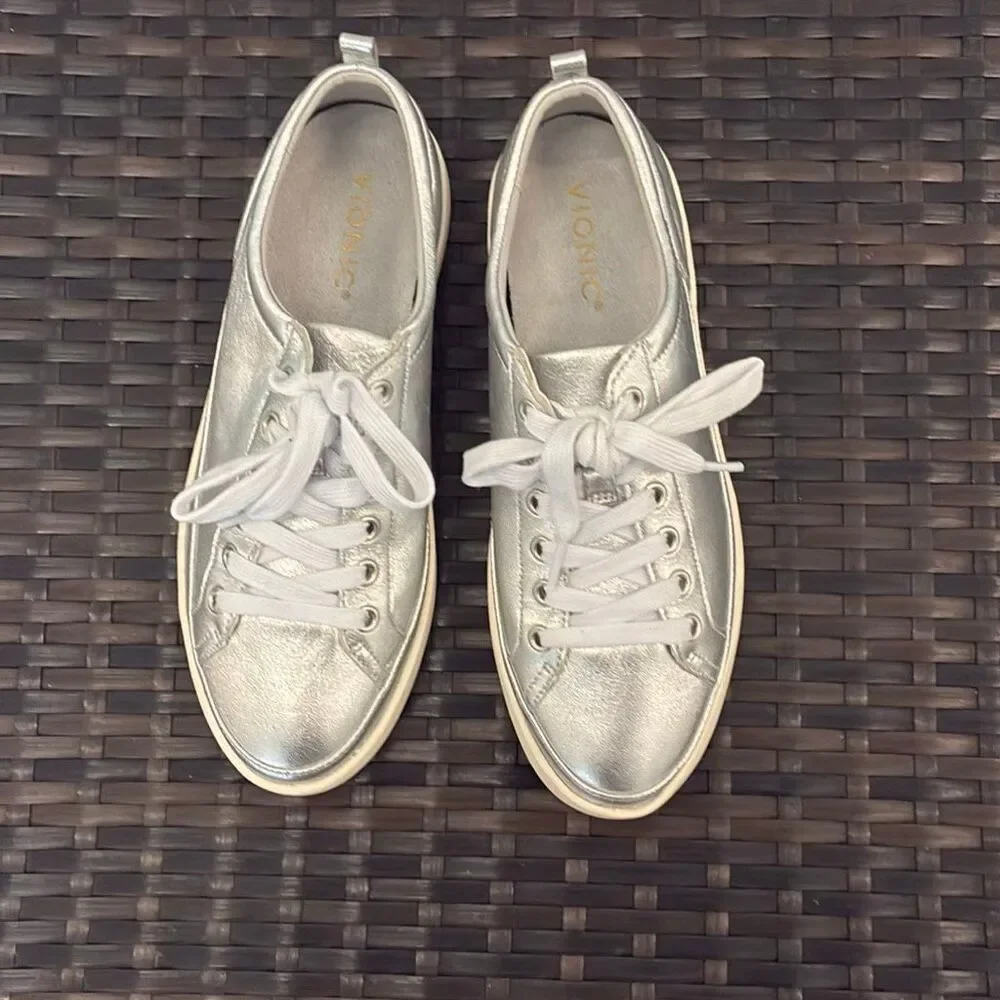 Vionic Winny silver metallic leather sneakers women’s size 8.5